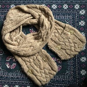 Michael Kors cable knit tan pocketed chunky scarf